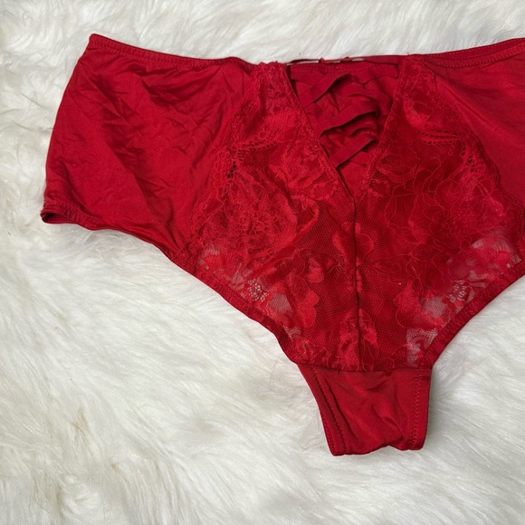 Cacique Lace Balconette Bra and Panties - Picture 6 of 8